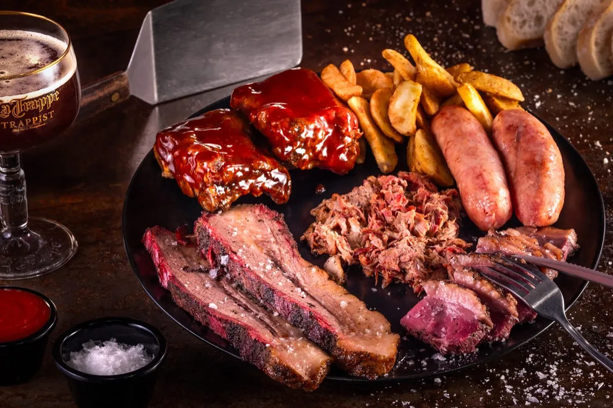 Tagliere Smoky Meat Mix: ribs BBQ, brisket, picanha e pulled pork